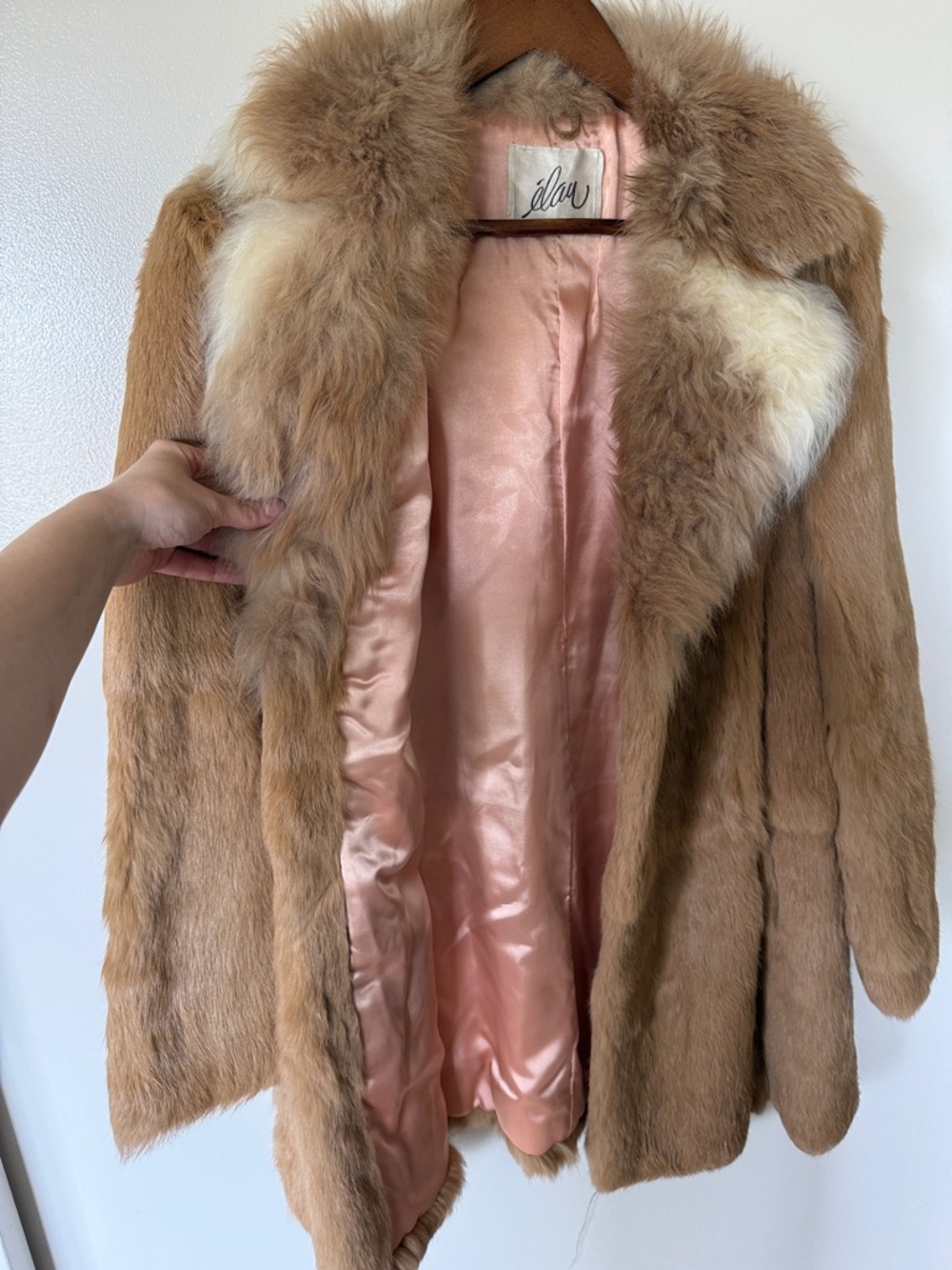 VINTAGE RABBIT FUR + ROSE CHAMPAGNE SATIN LINED 70’s COAT - PRICE FIRM BUY ONLY - Picture 3 of 11